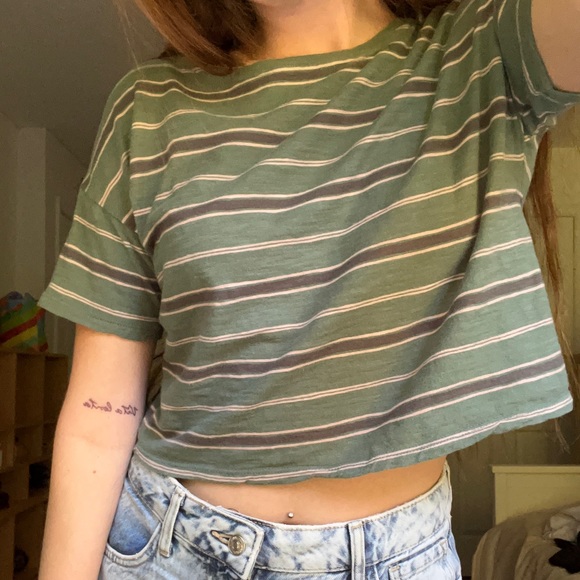 American Eagle Outfitters Tops - American eagle crop stripe tee